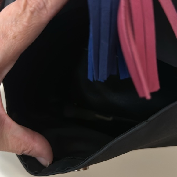 Threaded Pear Tassel Crossbody‎ Bag in Matte Black Adjustable Guitar Strap - Picture 5 of 7